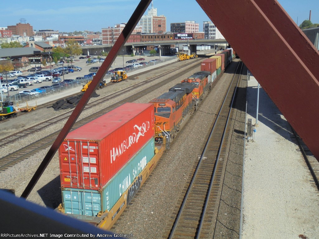 BNSF 4266 + 4687